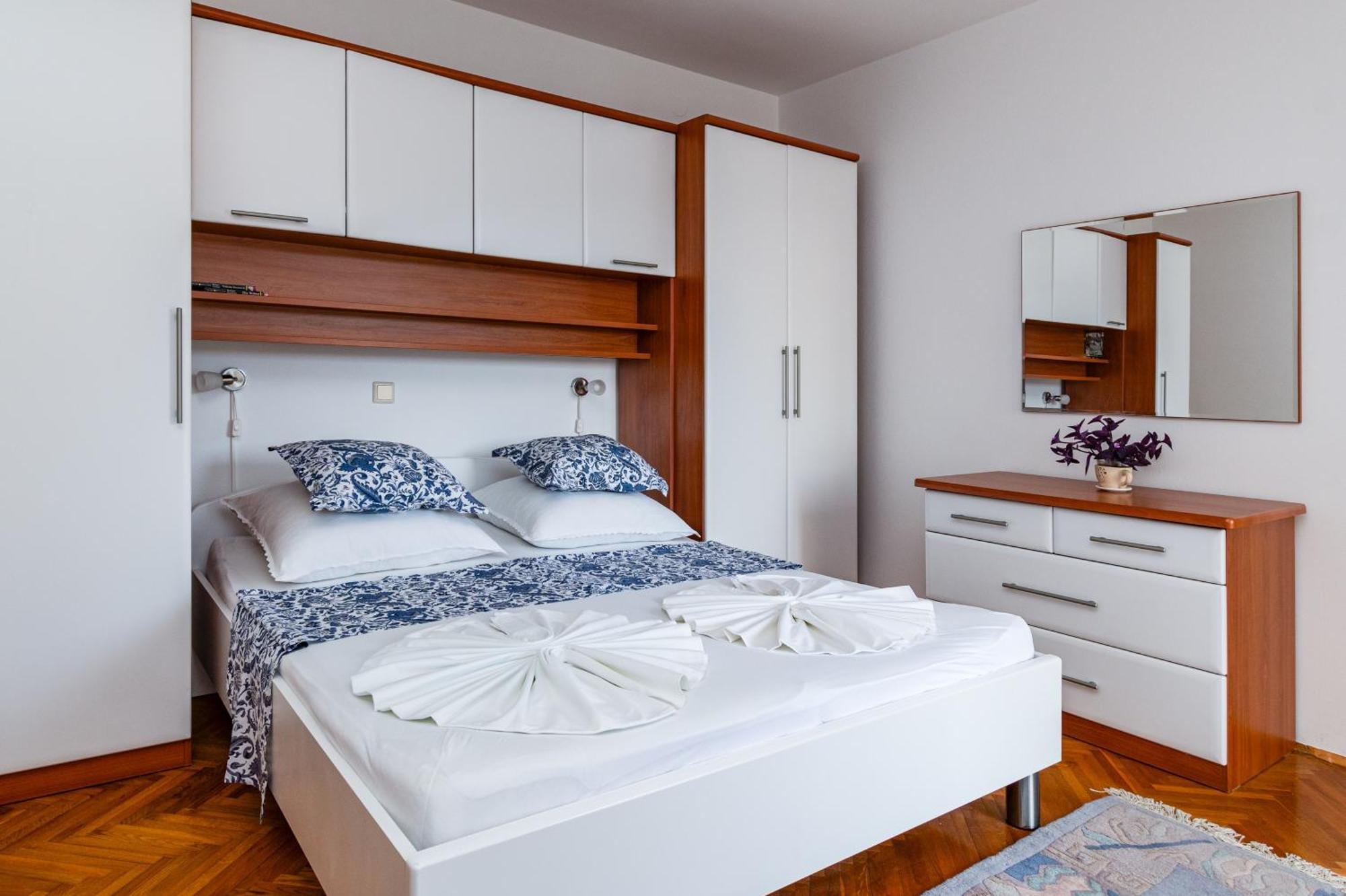 Apartment With A Parking Space Banjol, Rab - 5022