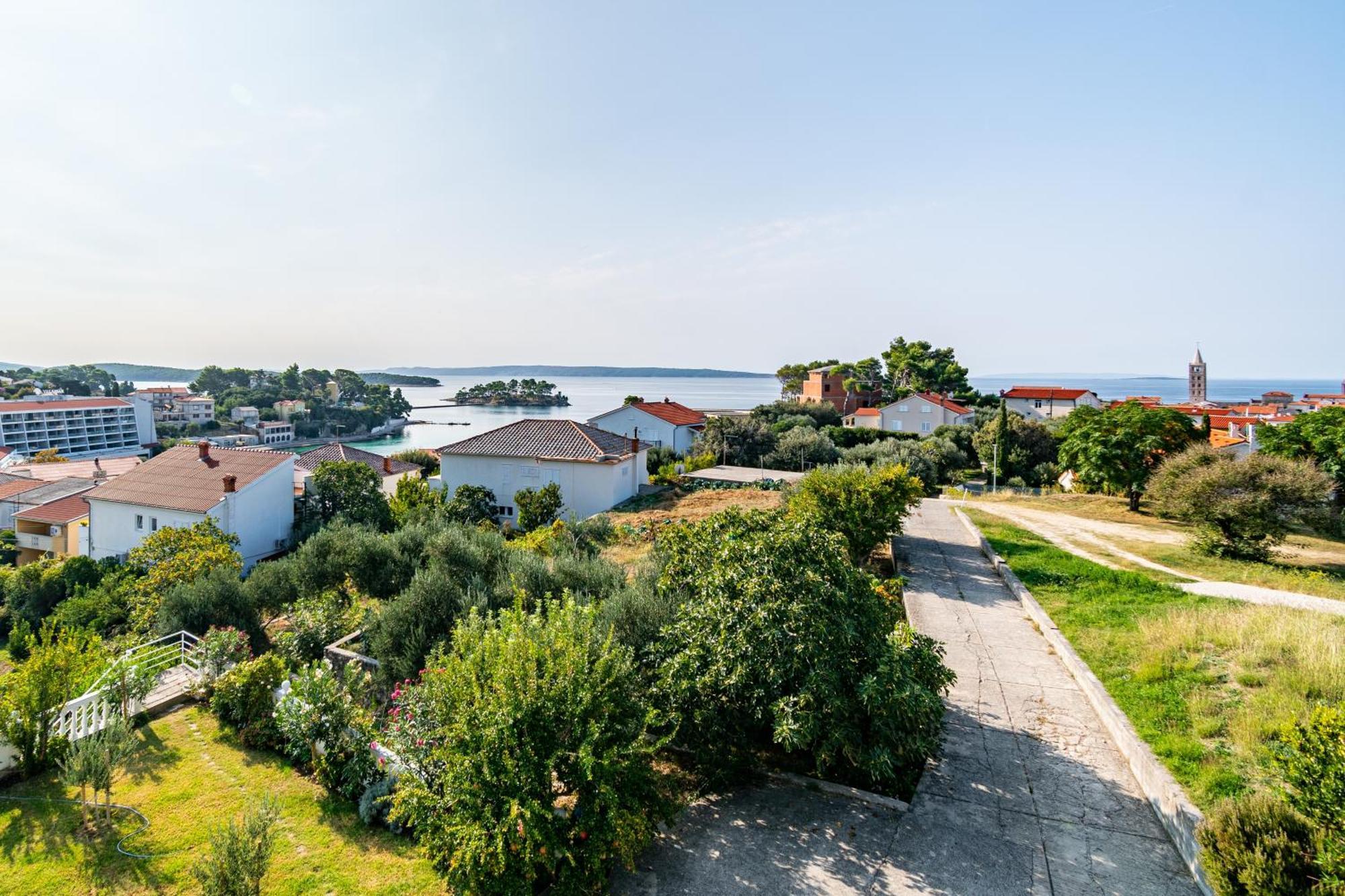 With A Parking Space Banjol, Rab - 5022 Apartman Banjol