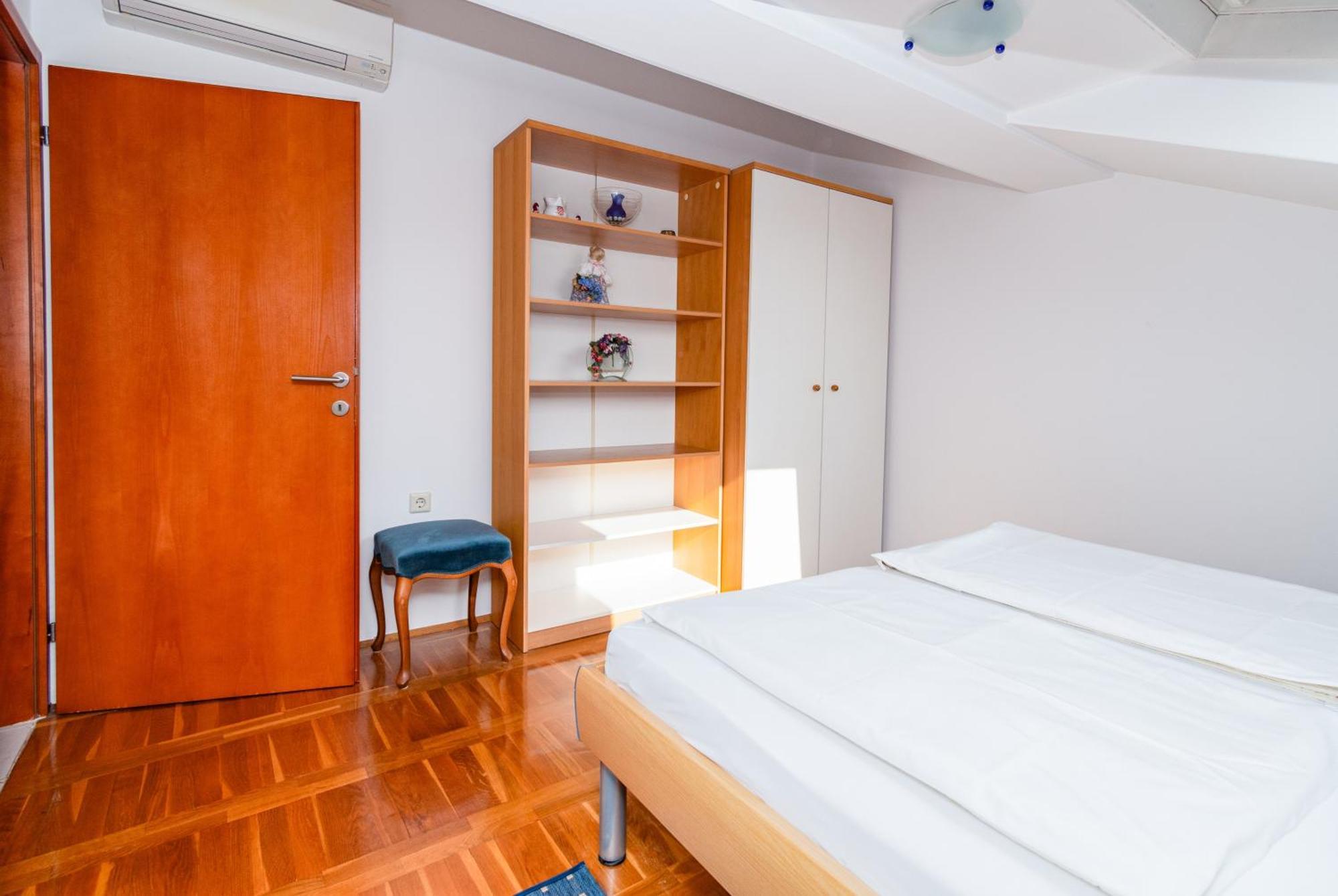 With A Parking Space Banjol, Rab - 5022 Apartment